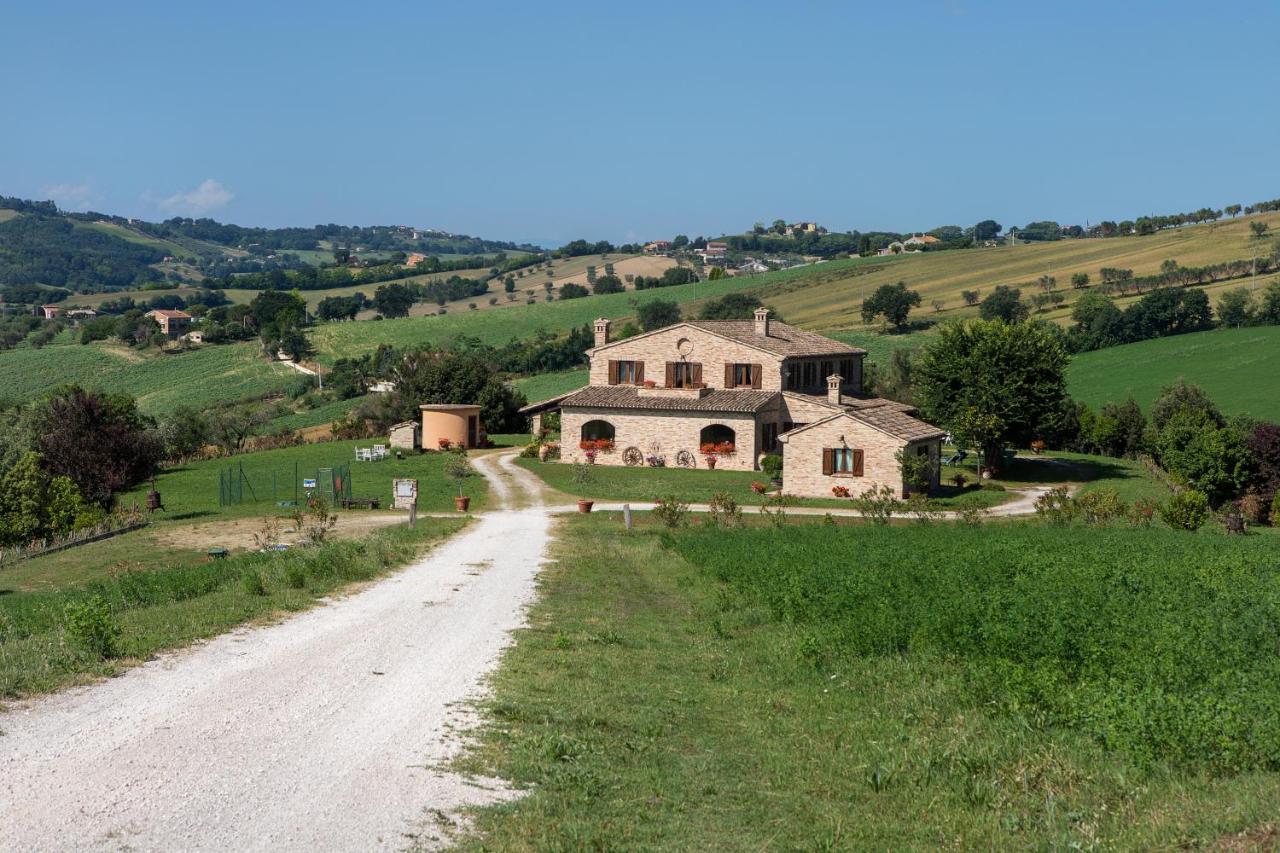 Agriturismo Le Castella Bed & Breakfast Потенца Пичена Екстериор снимка