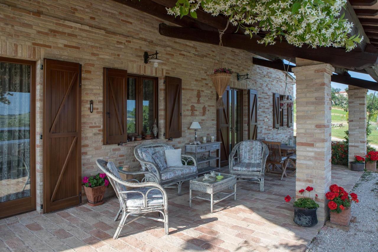 Agriturismo Le Castella Bed & Breakfast Потенца Пичена Екстериор снимка