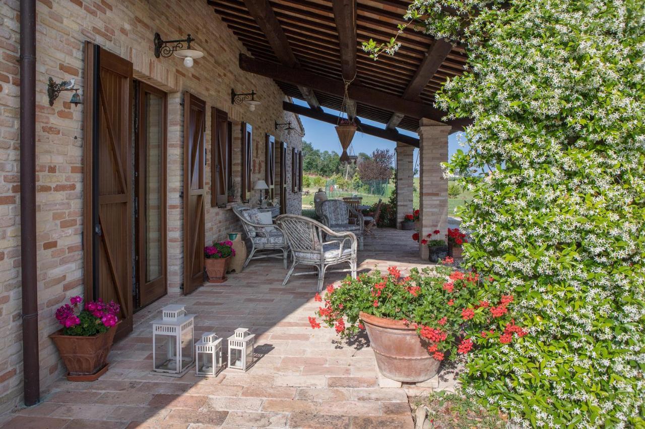 Agriturismo Le Castella Bed & Breakfast Потенца Пичена Екстериор снимка