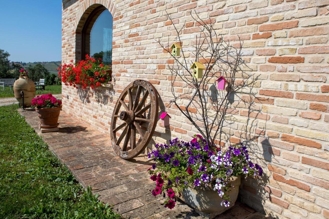 Agriturismo Le Castella Bed & Breakfast Потенца Пичена Екстериор снимка