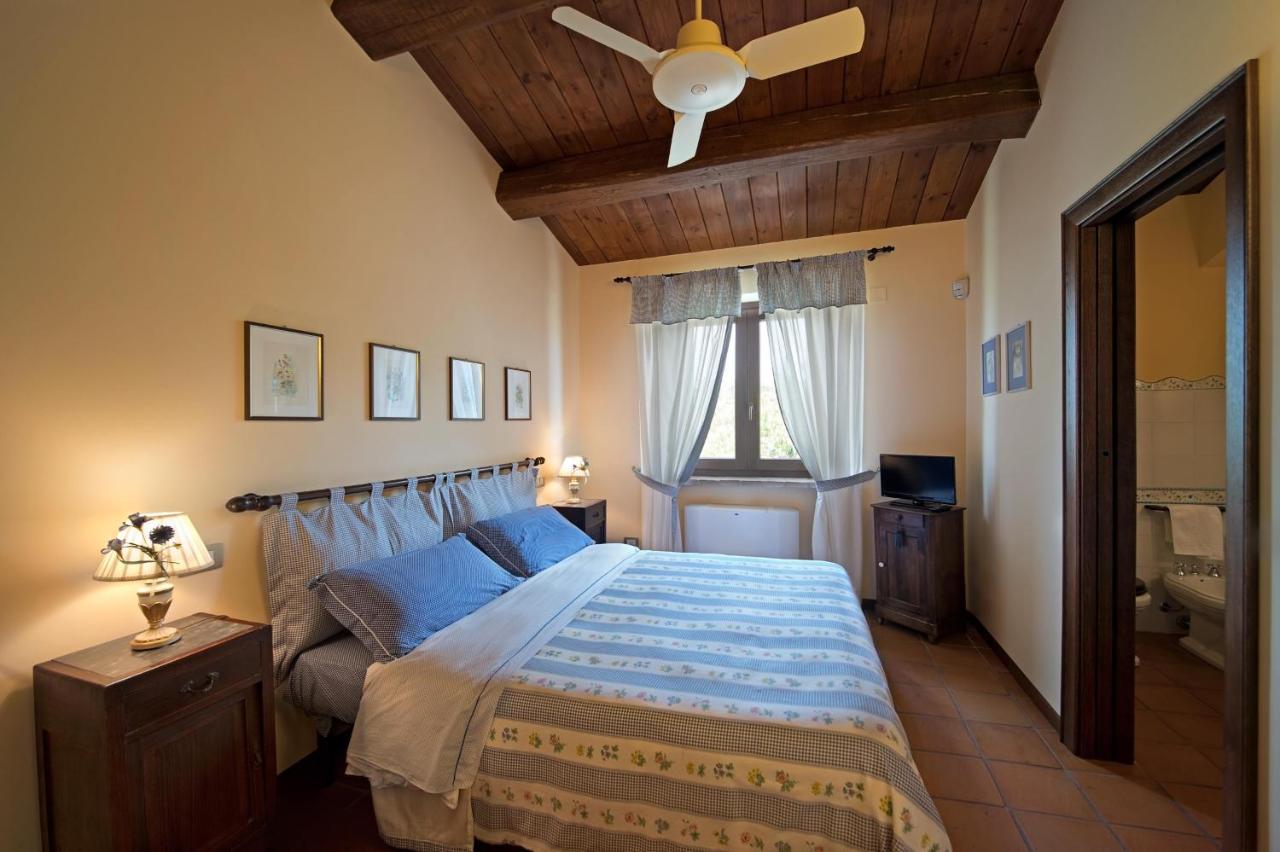 Agriturismo Le Castella Bed & Breakfast Потенца Пичена Екстериор снимка