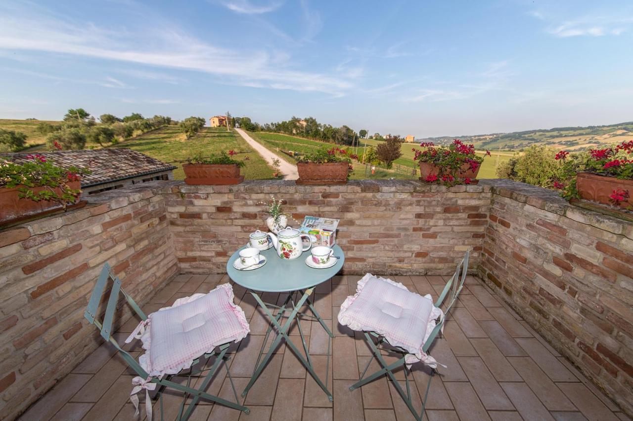 Agriturismo Le Castella Bed & Breakfast Потенца Пичена Екстериор снимка